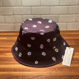 Alice and Olivia bucket hat